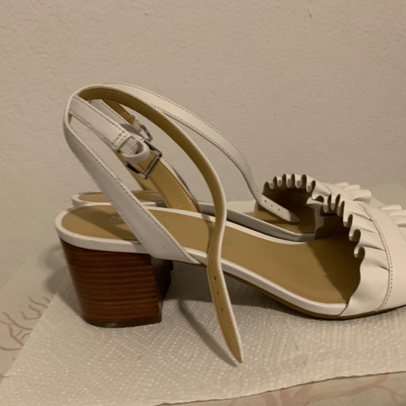 Elegant White Sandals - Picture 7 of 9